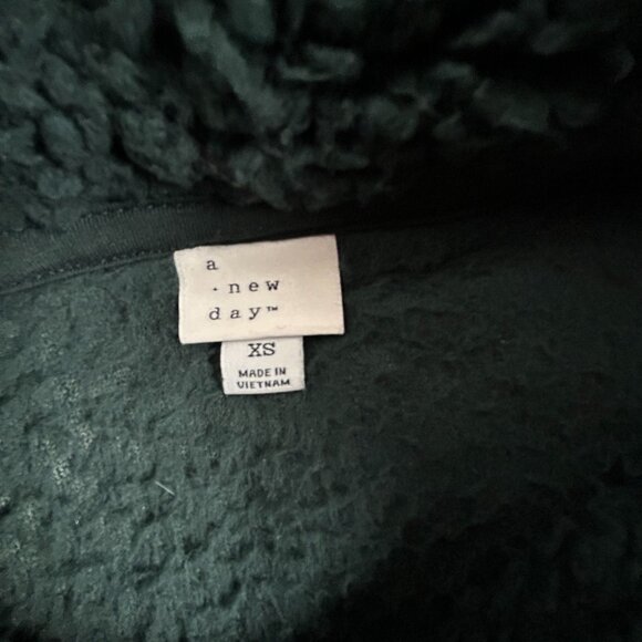 A New Day Women’s XS Green Sherpa Fleece Pullover Sweater High Neck Cozy Soft - Picture 3 of 7